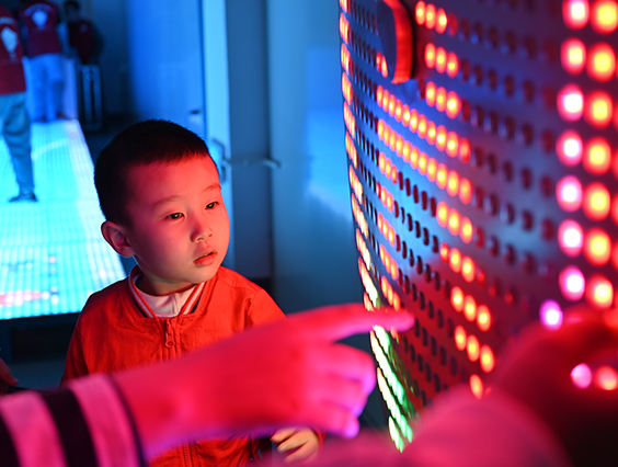 探索光電奧秘，勇電科技之光照進小朋友們的課堂